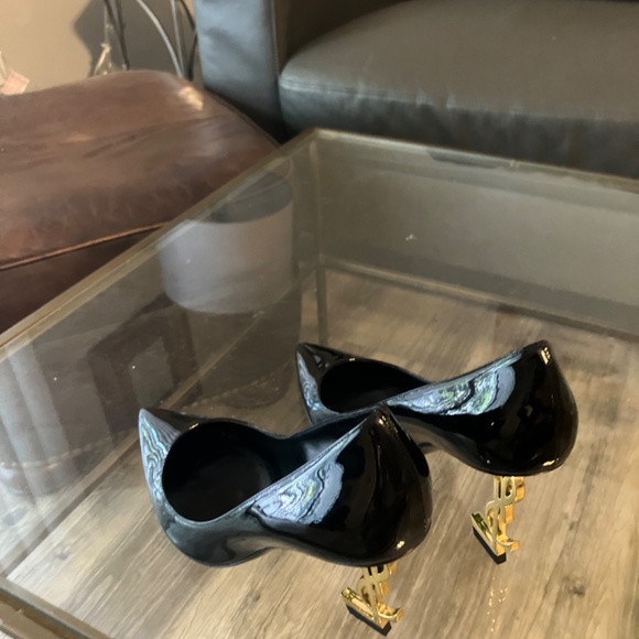 Black Saint Laurent pumps with gold heel - Picture 13 of 16